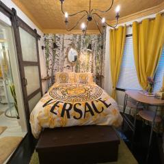 Luxurious Bedroom with Private Entrance & En-suite Bathroom