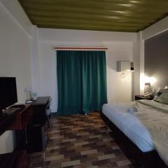 RedDoorz @ LQJ Hotel Old Buswang Kalibo