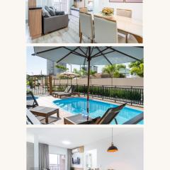 Apartamento 150m da PRAIA com SACADA, WI-FI AR CONDICIONADO, PISCINA, PORTARIA 24h, PLAYGROUND e vaga de GARAGEM