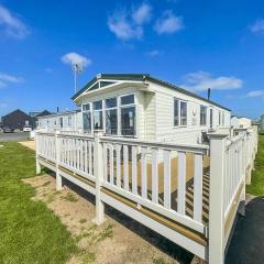 Modern Caravan With Wifi At Martello Beach Holiday Park In Essex Ref 29010kv