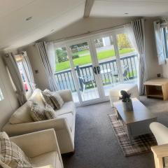 Charming 2-Bed Chalet in Tuxford