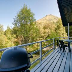 2 bedroom lodge sleeps 4 loch and mountain view