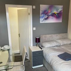 Ensuite Room, Hotel Standard. Close to Crewe Train Station