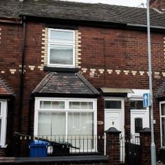 Inspired Stays- Close to City Centre- 4 Bed House!