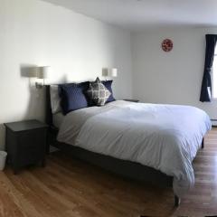 Walk 2mins to West Point Academy! Free private parking WiFi