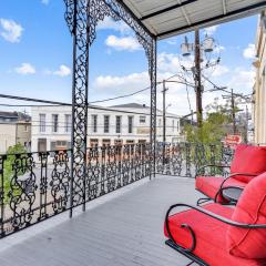 Unique Lower Garden District Condo W Balcony!