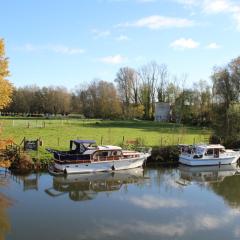 Bateaux à quai entre Amiens et la Baie de Somme- DOLFYN et ORKA