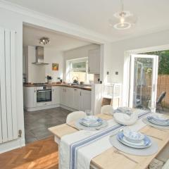 Chine Wood Retreat - Walk to the beach and the lovely Westbourne - Free parking