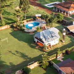 " Casa quinta "San Bernardo" Con Pileta y amplio jardín