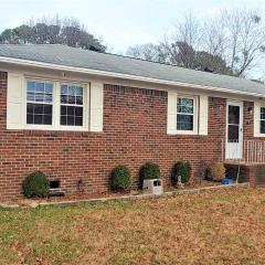 Beautiful Ranch Home Between Virginia Beach and Norfolk