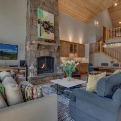 Truckee Treasure at Grays Crossing by Tahoe Getaways - Relaxing Home w Private Hot Tub, Dogs Welcome!