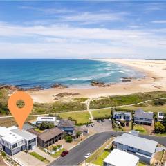 Birubi First Wave, 45a Ocean Ave - pet friendly, waterfront, waterviews, air con, Wi-Fi