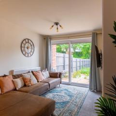 4BR Stylish and Elegant Bungalow with Free Parking