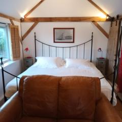The Music Room - Kingsize Double - Sleeps 2 - Quirky - Rural