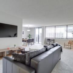 Located Crystal City Apt with Dazzling Amenities