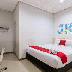 RedDoorz Plus Syariah near Mall Pondok Indah