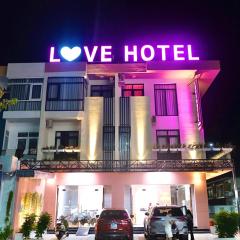 LOVE HOTEL