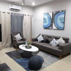 Modern 2-bedroom unit with pool and beach access