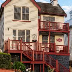 Mersey River Cottage ( cir 1888) Central location with Amazing Ocean and Habour Views.