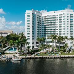 Waterview Condo- Spacious 2 bedroom - Central - Steps to Beach