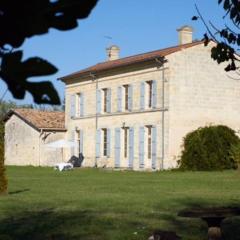 Domaine avec piscine, aux portes de St Émilion