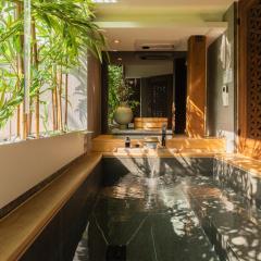 Luxury hanok with private bathtub - Jeonggaheon