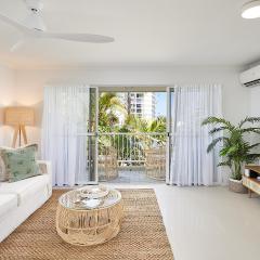 Main Beach Coastal Apartment