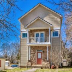 Skinny Big House in Jefferson City