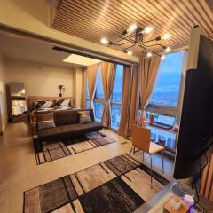 Queen Bed, Sauna, Gym & Captivating Views