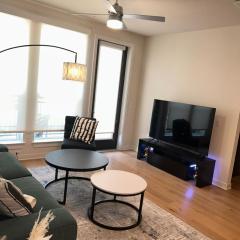 Luxe Mid-Downtown apartment