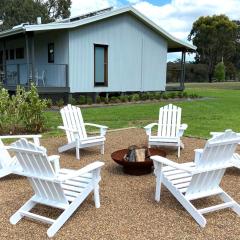 Hannah's Place in the heart of Lovedale, Hunter Valley wine country, Free bottle of wine with each booking