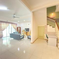 Taman Saikat IPOH comfortable HomeStay 12 Pax