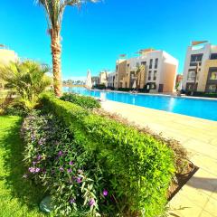 Fabulous Sea view 1 BR & private Garden to the pool at Mangroovy