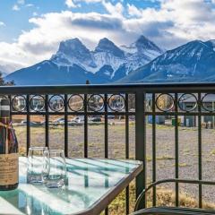 Luxury 3B Mountain Views- Pool & Hot Tub -Sleeps 10