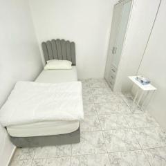 Single bed hosted by dinar apartments