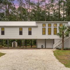 Bright Modern 4 Bdrm House Near Beach Pet Friendly