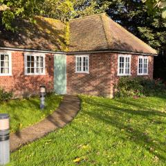 Green Cottage in grounds of Grade II* Frognal Farmhouse