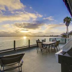 Mission Bay Dreams - w Bay Access, Parking, Pool & Spa