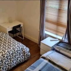 1 Cozy Bedroom near Airport and city Centre 3people