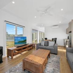 Molly Morgan Vineyard Lovedale Breakaway Villas . Sleeps Up to 6