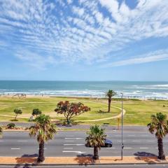 Seaside Apartment opposite Seapoint Promenade.