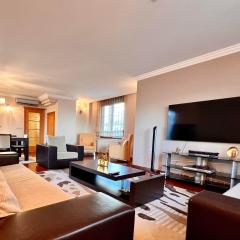 Amazing Luxury 4 BR Apt 200m2 at Fenerbahçe, Best Location