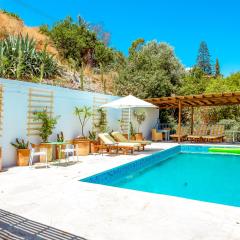 Archondia House - Holiday Apartments With Pool