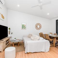 Light Filled Modern Specious Home, Pet friendly in a beautiful area of Byron Bay, short stroll to town