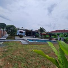 D'Camp Homestay with swimming pool