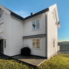 4 Bedroom Cozy Home In Svorkmo