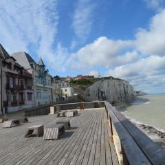 Villa Bagatelle vue mer, à 2mn à pied de la plage et du centre ville