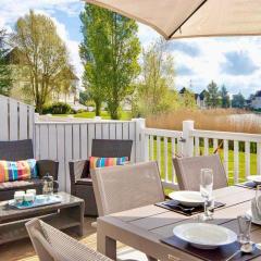 Spinnaker Lodge · Cotswolds Lakeside Home