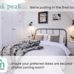 Magnificent 6-Bedroom Queen House in Beeston Awaits You!
