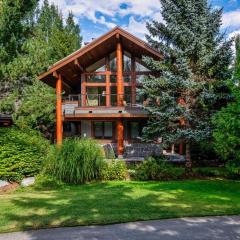Glacier View Chalet - Tranquil Chalet with Private Hot Tub & Golf Course Views - Whistler Platinum